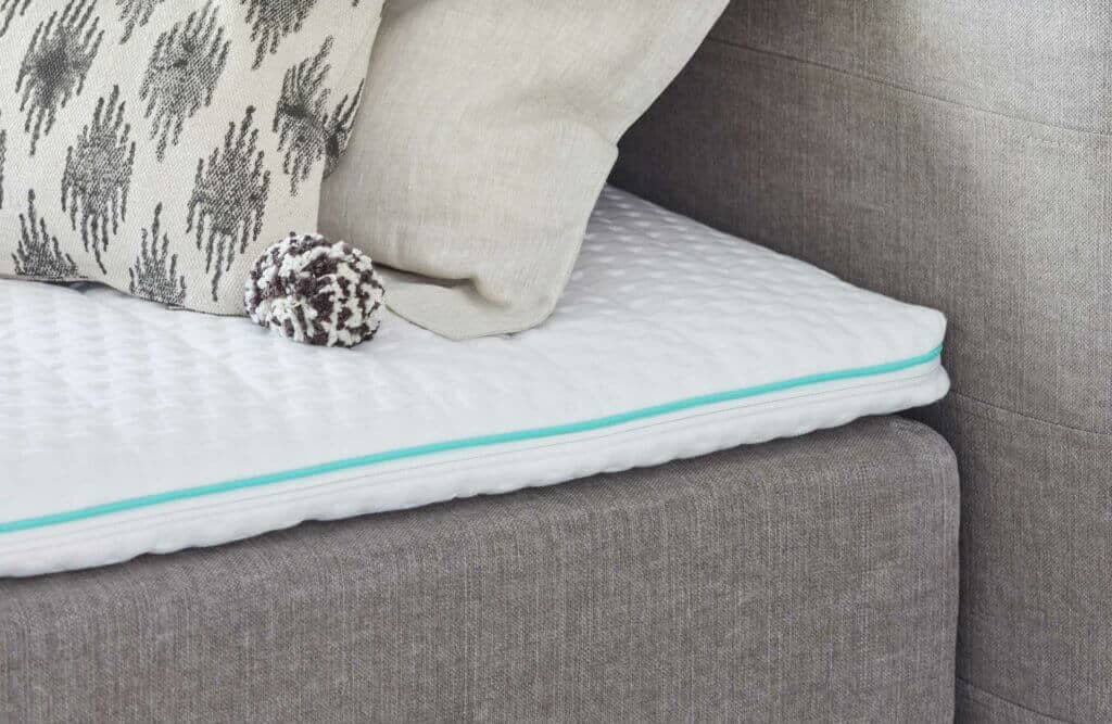 Isabelle by BICO Boxspringtopper Comfort eingerichtet mit Kissen im Bett