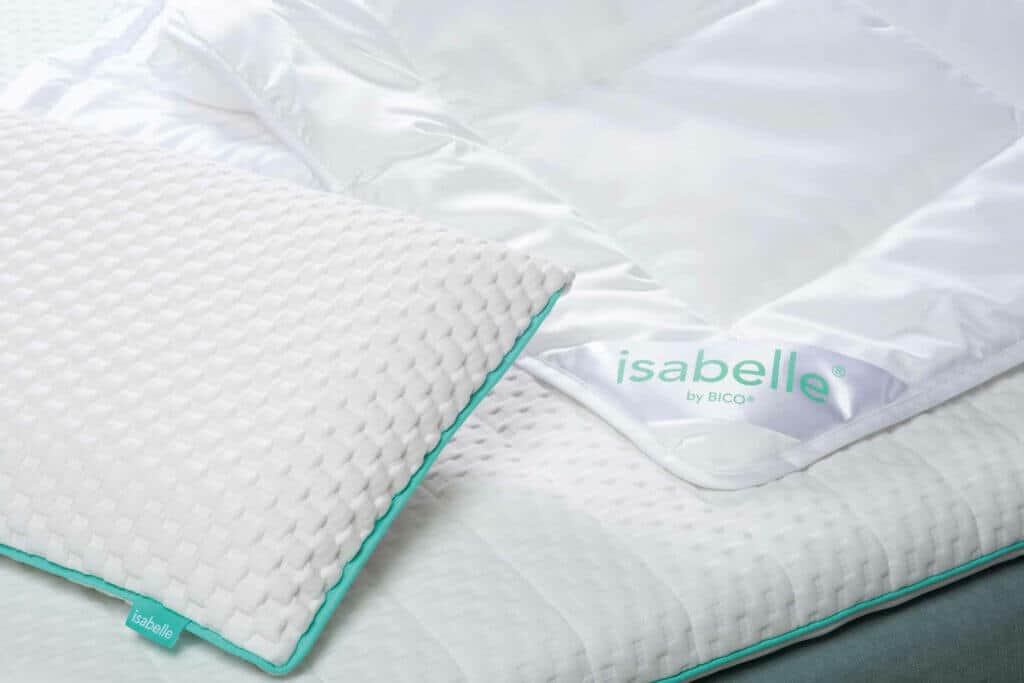 Isabelle by BICO Ganzjahresduvet mit Kissen und Topper eingerichtet