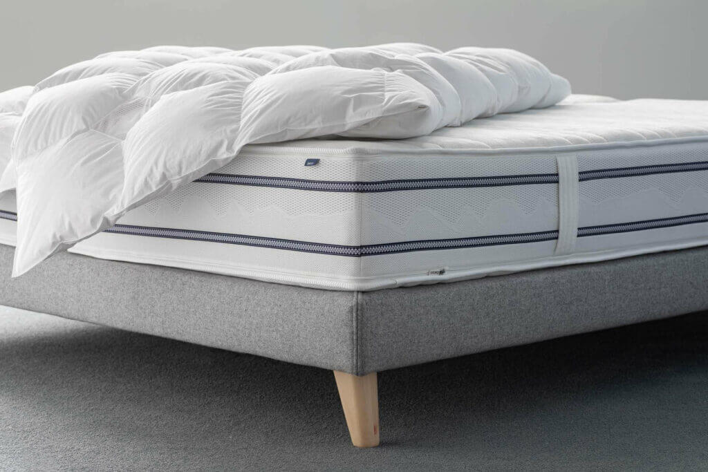 BICO Matratze Climafine h1247 auf Bettgestell mit Duvet
