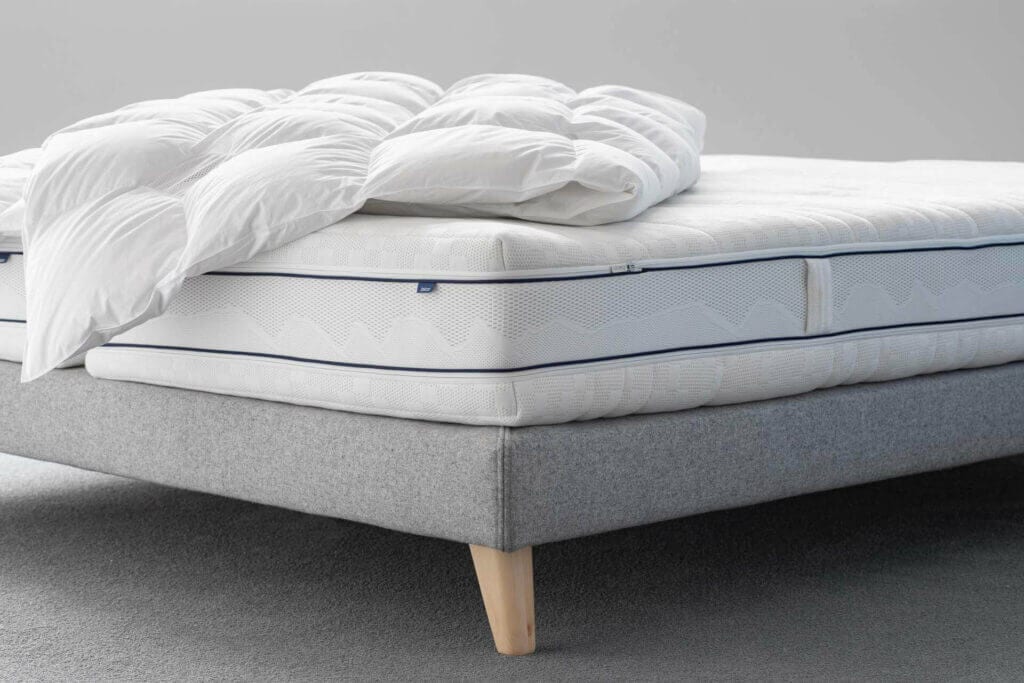 BICO Matratze Climapro h1238 auf Bettgestell mit Duvet