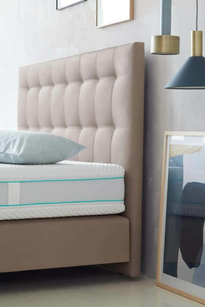 Isabelle by Bico Boxspringbett Crossroads Bett beige mit Matratze weiss Kissen