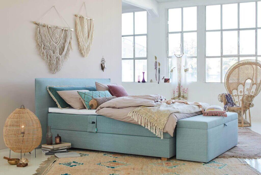 Isabelle by Bico Truhe an Bett