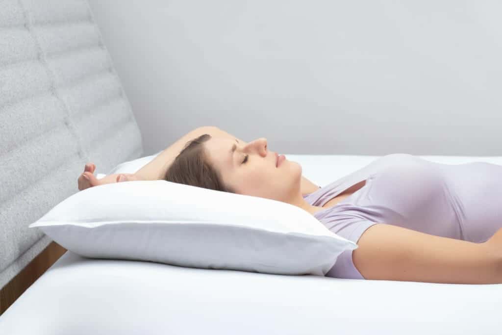 Selection by Bico Kissen BodySoft Frau schlafend Rücken