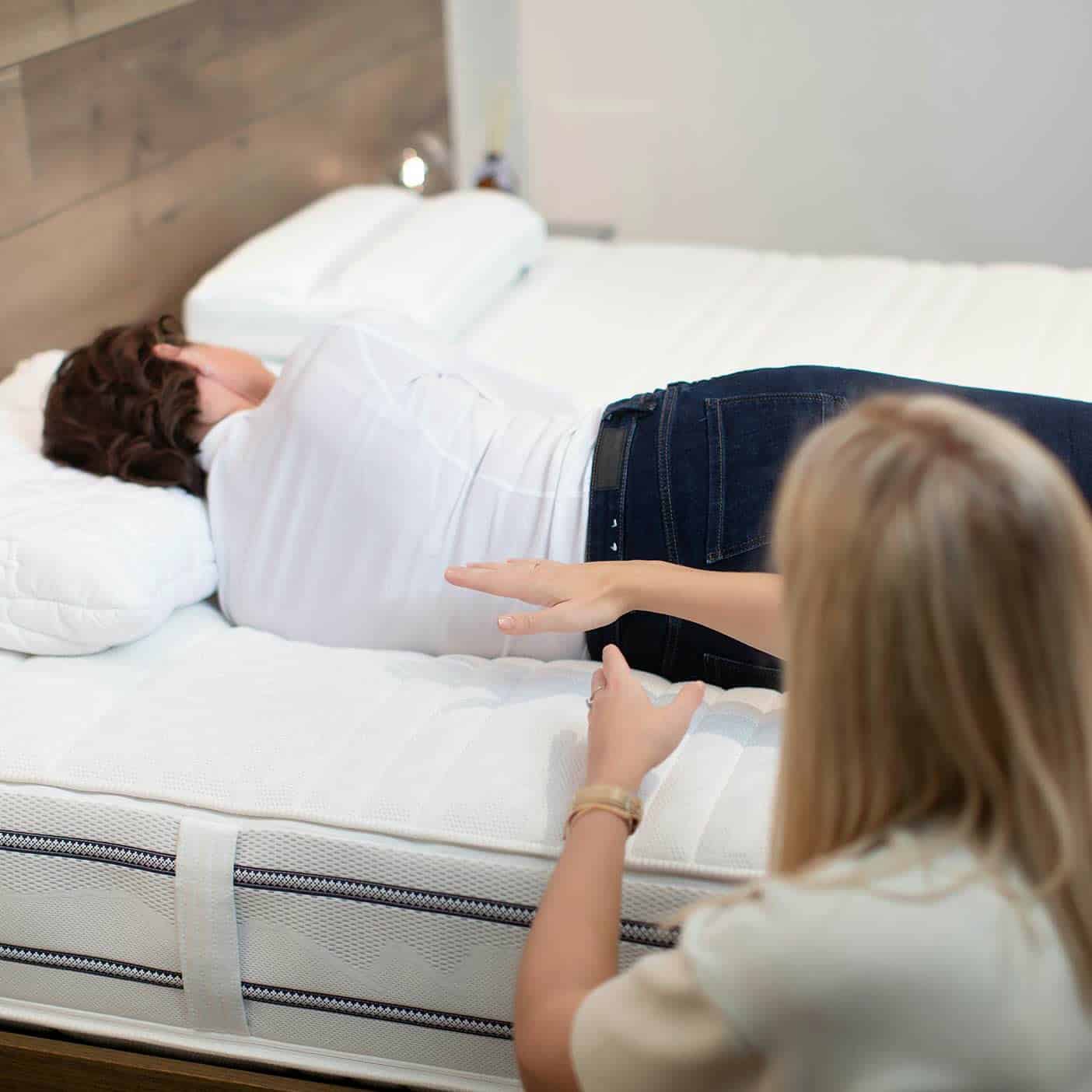 Schlafberaterin im BICO Showroom