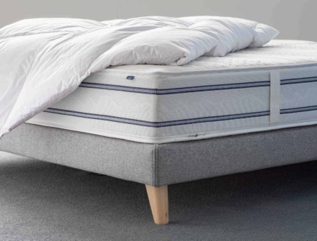 BICO Matratze Vitaluxe h1234 auf Bettgestell mit Duvet eingerichtet